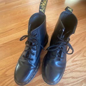 Dr Martens 101 YELLOW STITCH SMOOTH LEATHER ANKLE BOOTS